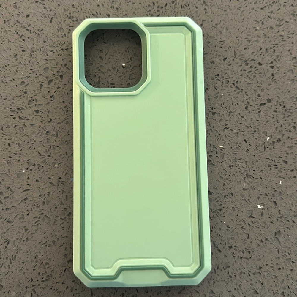 14 pro max Sage green case. Never used without box.